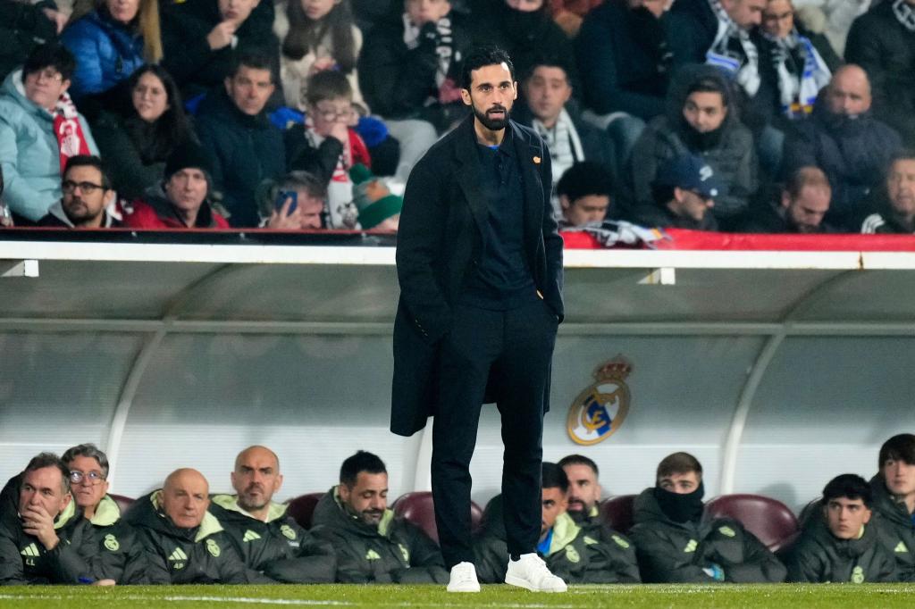 Ein bitterer Abend für Álvaro Arbeloa bei seinem Einstand als Trainer von Real Madrid. - Foto: Jose Breton/AP/dpa