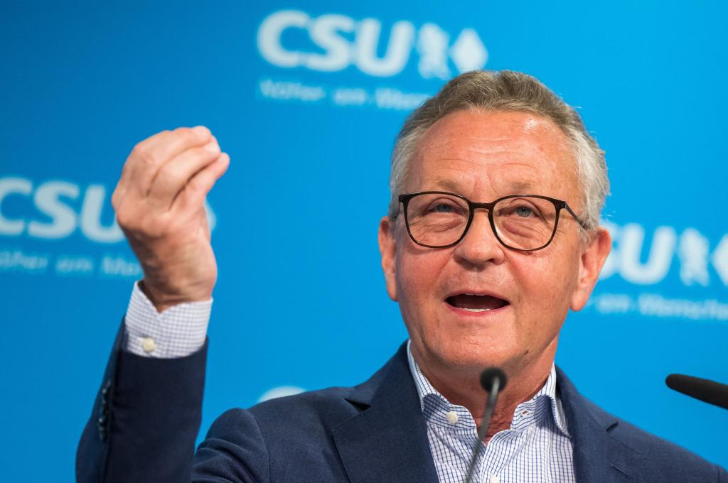 Der frühere Baywa-Chef Klaus Josef Lutz auf einer CSU-Veranstaltung im Jahr 2022. Lutz hat bislang sämtliche Vorwürfe im Zusammenhang mit der Schieflage der Baywa zurückgewiesen. (Archiv) - Foto: Peter Kneffel/dpa