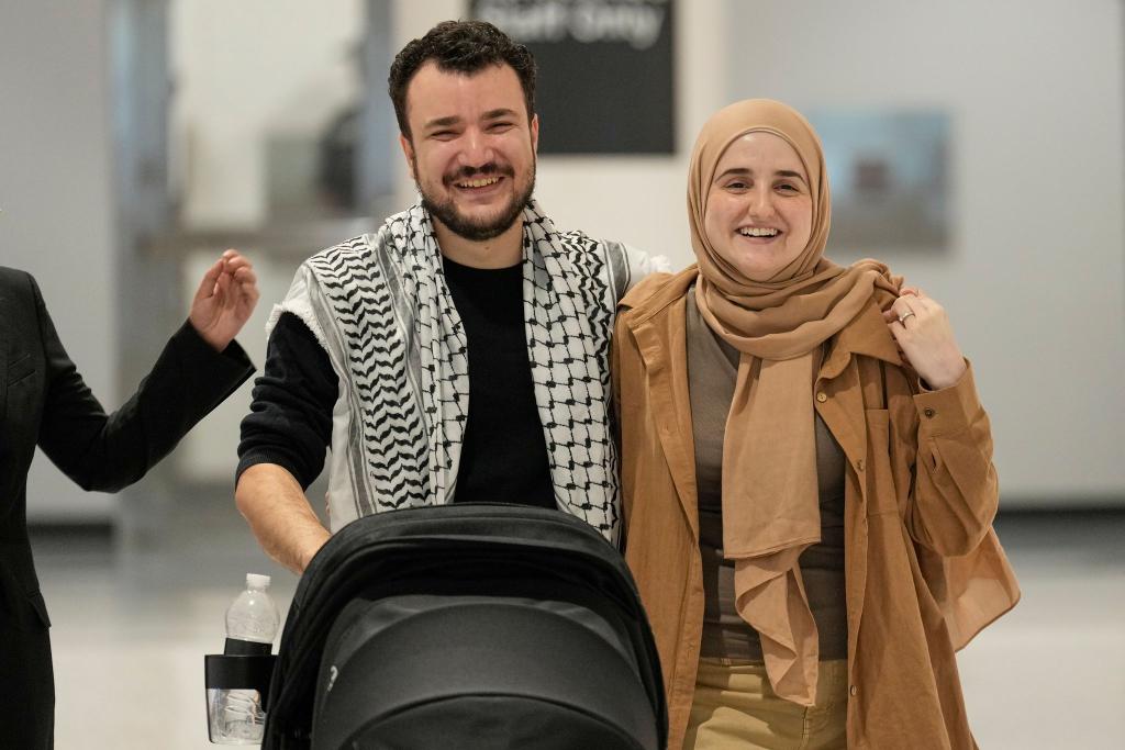 Nach seiner Freilassung aus der Abschiebehaft will Chalil nun die US-Regierung zur Verantwortung ziehen. (Archivbild) - Foto: Seth Wenig/AP/dpa