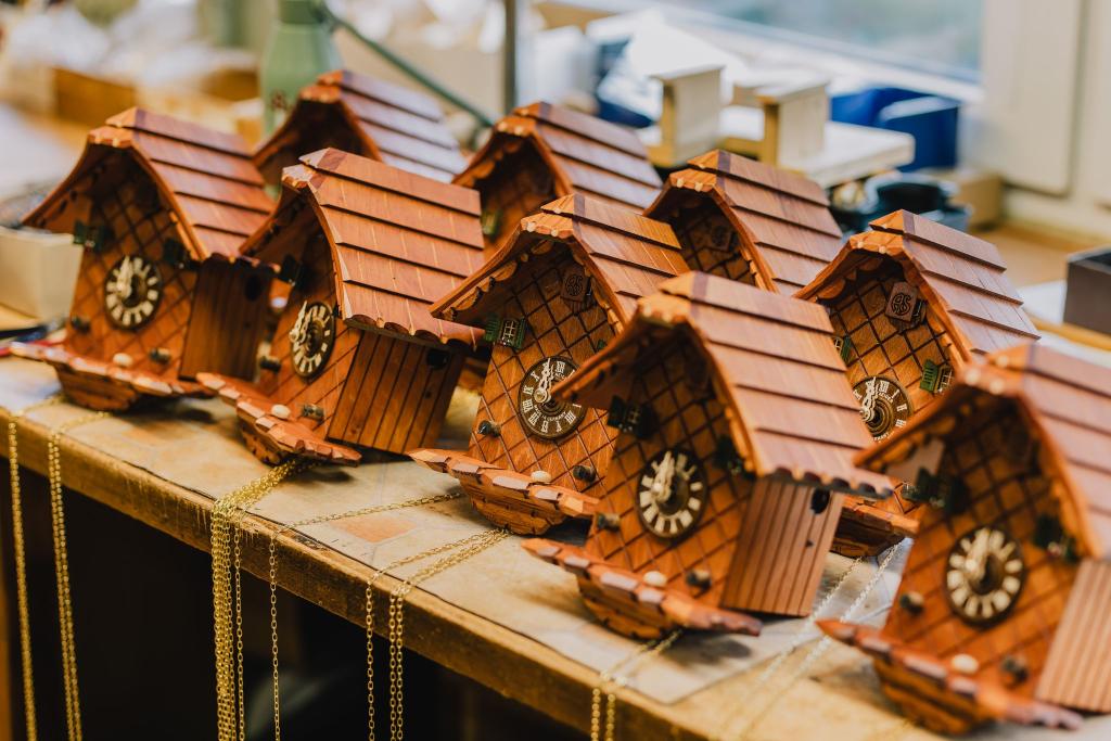 Die Schwarzwälder Kuckucksuhr ist mögliche Kandidatin einer geschützte regionalen Herkunftsbezeichnung. (Archiv) - Foto: Philipp von Ditfurth/dpa