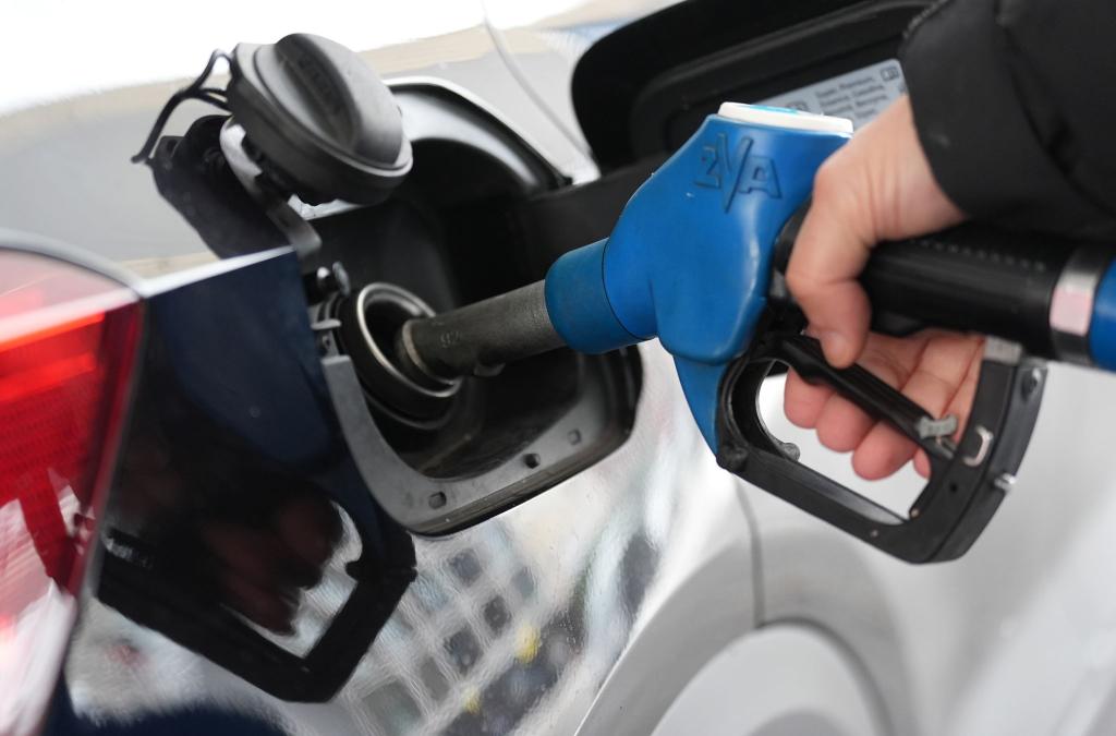 Sprit, Strom und Gas waren nach Berechnungen des Bundesamtes im Dezember günstiger als ein Jahr zuvor. (Symbolbild) - Foto: Marcus Brandt/dpa