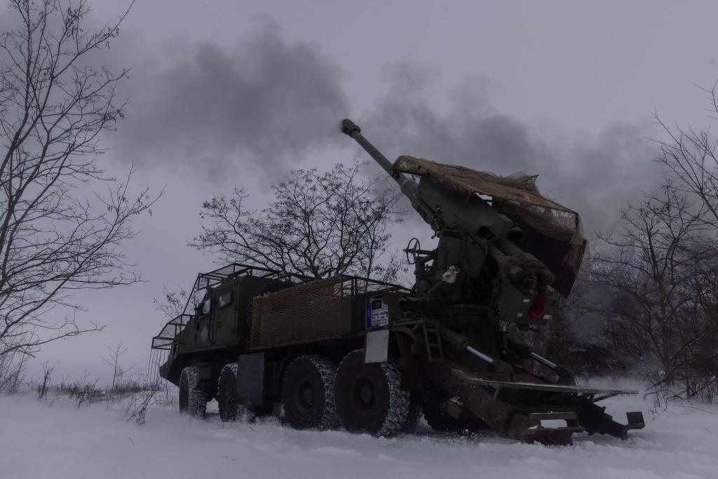 Die ukrainische Armee wehrt sich an der Front im Osten gegen das Vorrücken russischer Truppen. (Archivbild) - Foto: Yevhen Titov/AP/dpa