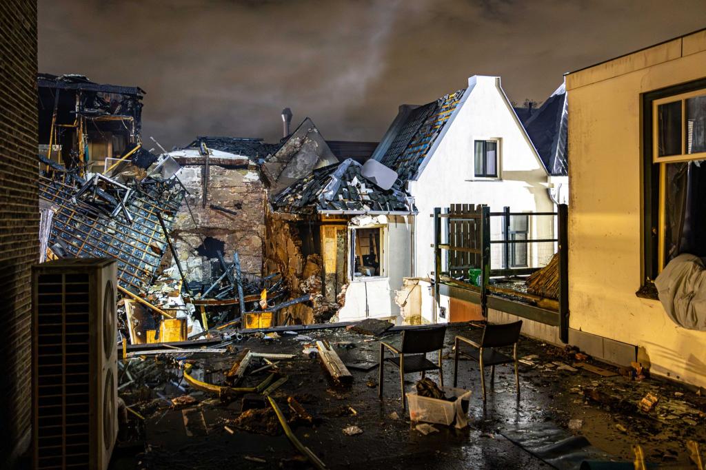 Häuser in Utrecht sind nach einer Explosion vom Donnerstag stark beschädigt. - Foto: Laurens Niezen/ANP/dpa