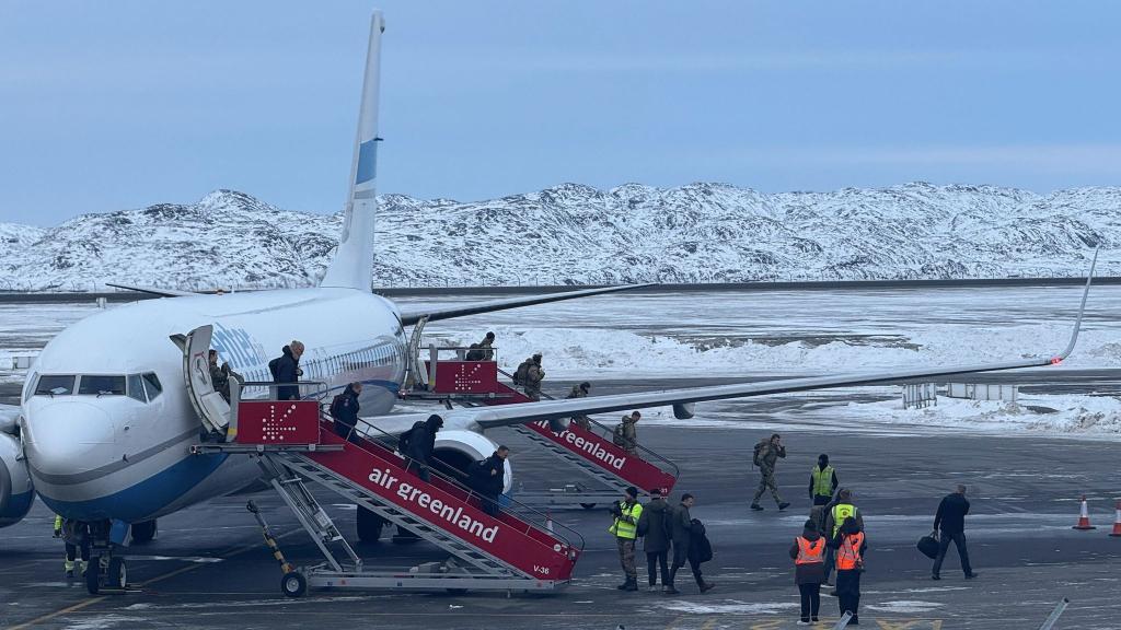 Bundeswehr-Team kommt abends auf Grönland an - Foto: Julia Wäschenbach/dpa