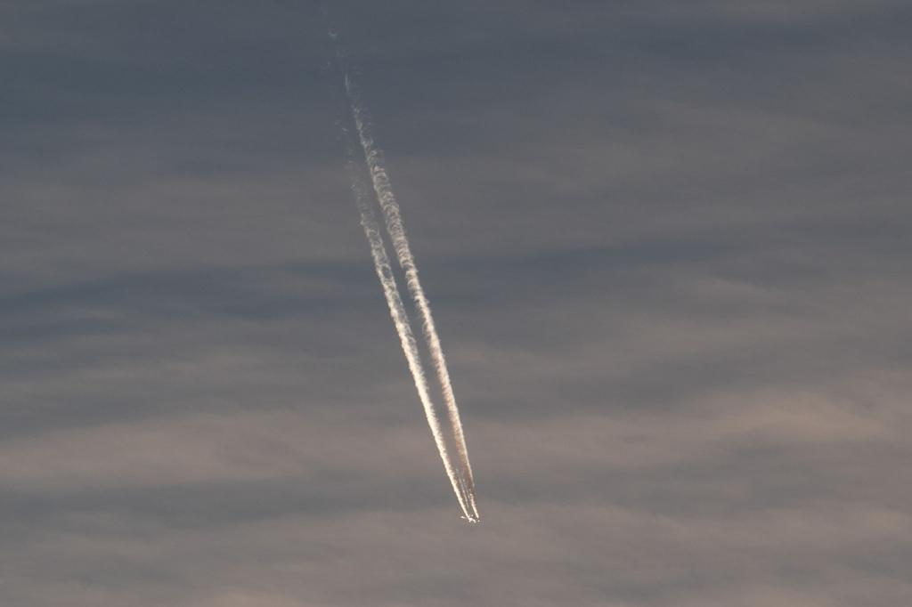 In Indonesien wird ein Flugzeug vermisst. (Symbolfoto) - Foto: Federico Gambarini/dpa