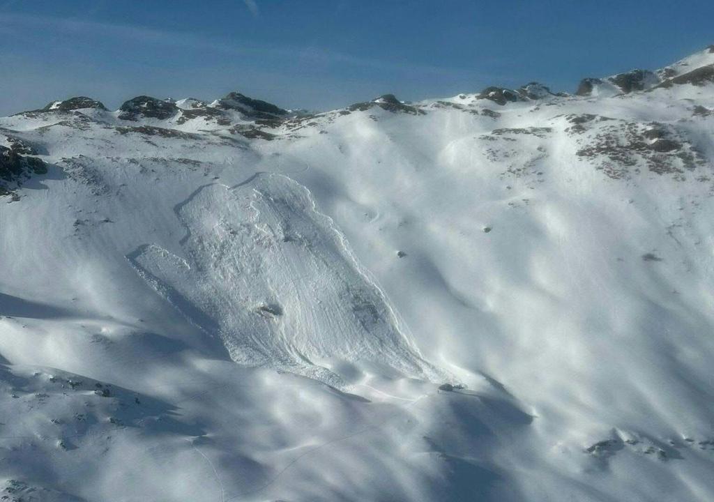 Im Raum Bad Hofgastein gab es einen Lawinenabgang - eine Frau starb in den Schneemassen. - Foto: Unbekannt/BERGRETTUNG SALZBURG/APA/dpa