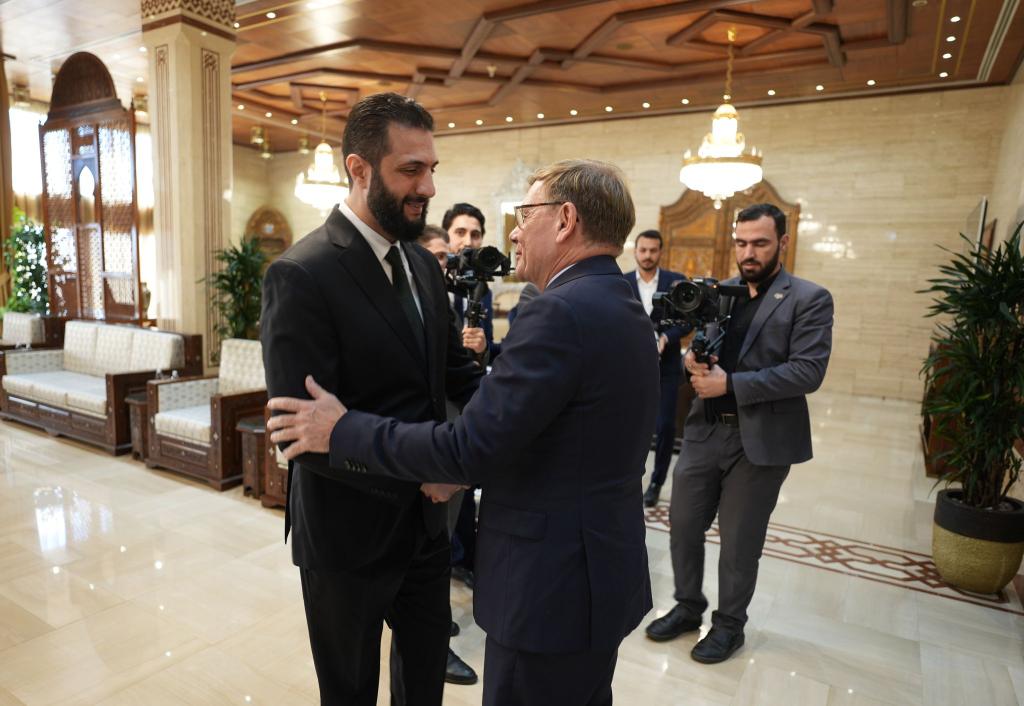 Im Oktober traf Außenminister Johann Wadephul (CDU) den syrischen Übergangspräsidenten, Ahmed al-Scharaa, in Damaskus. (Archivfoto) - Foto: Marcus Brandt/dpa