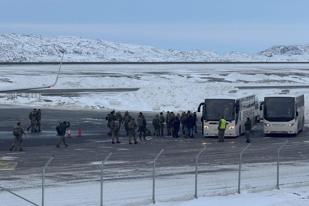 Erst am Freitag angekommen: Die Bundeswehr hat ihr Erkundungsteam aus Grönland wieder abgezogen. - Foto: Julia Wäschenbach/dpa