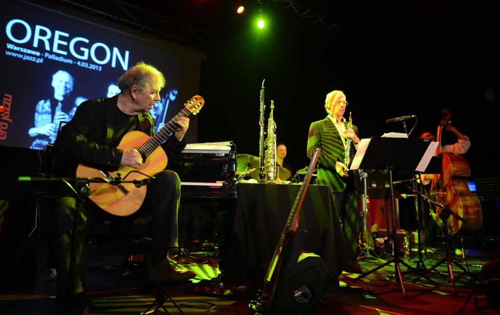 Der US-Jazzgitarrist Ralph Towner (links) ist im Alter von 85 Jahren in Rom gestorben. (Archivbild) - Foto: picture alliance / dpa