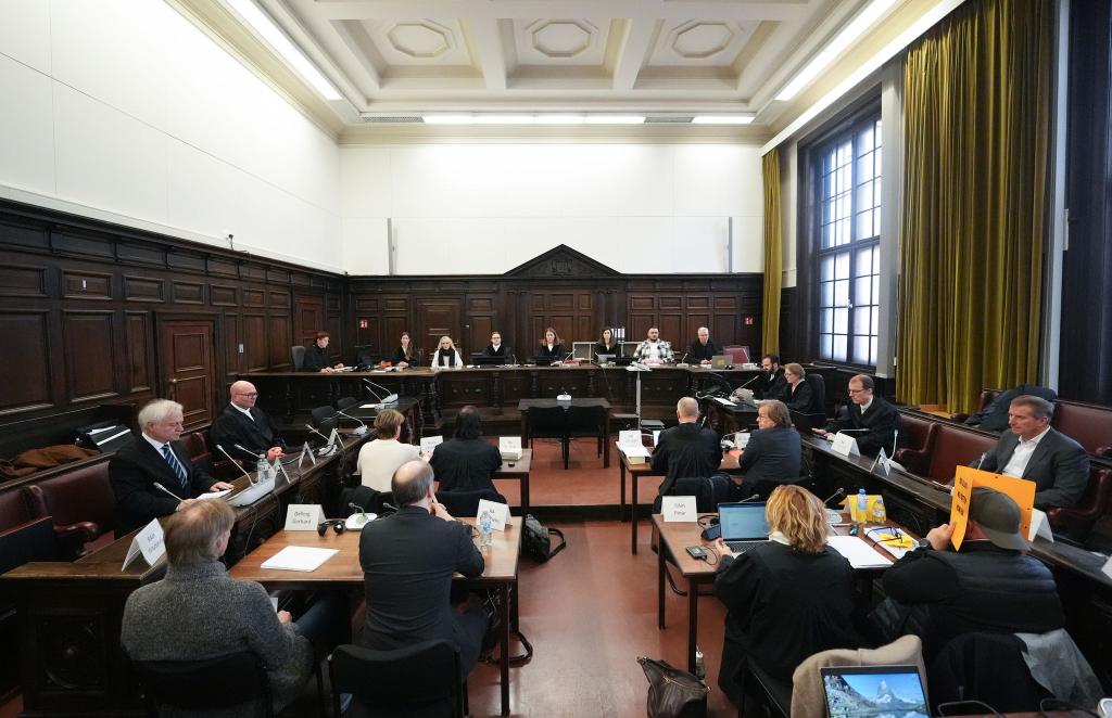 Es ist bereits der 30. Prozesstag in dem Mammutverfahren. - Foto: Marcus Brandt/dpa Pool/dpa