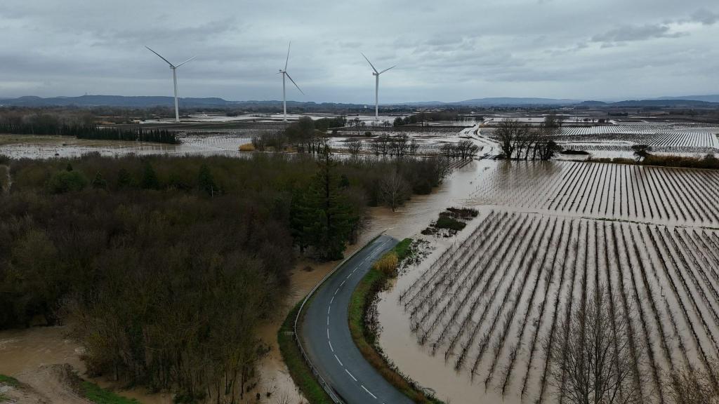 Massive Regenfälle haben in Südfrankreich für Überflutungen und Behinderungen geführt. - Foto: Lionel Bonaventure/AFP/dpa