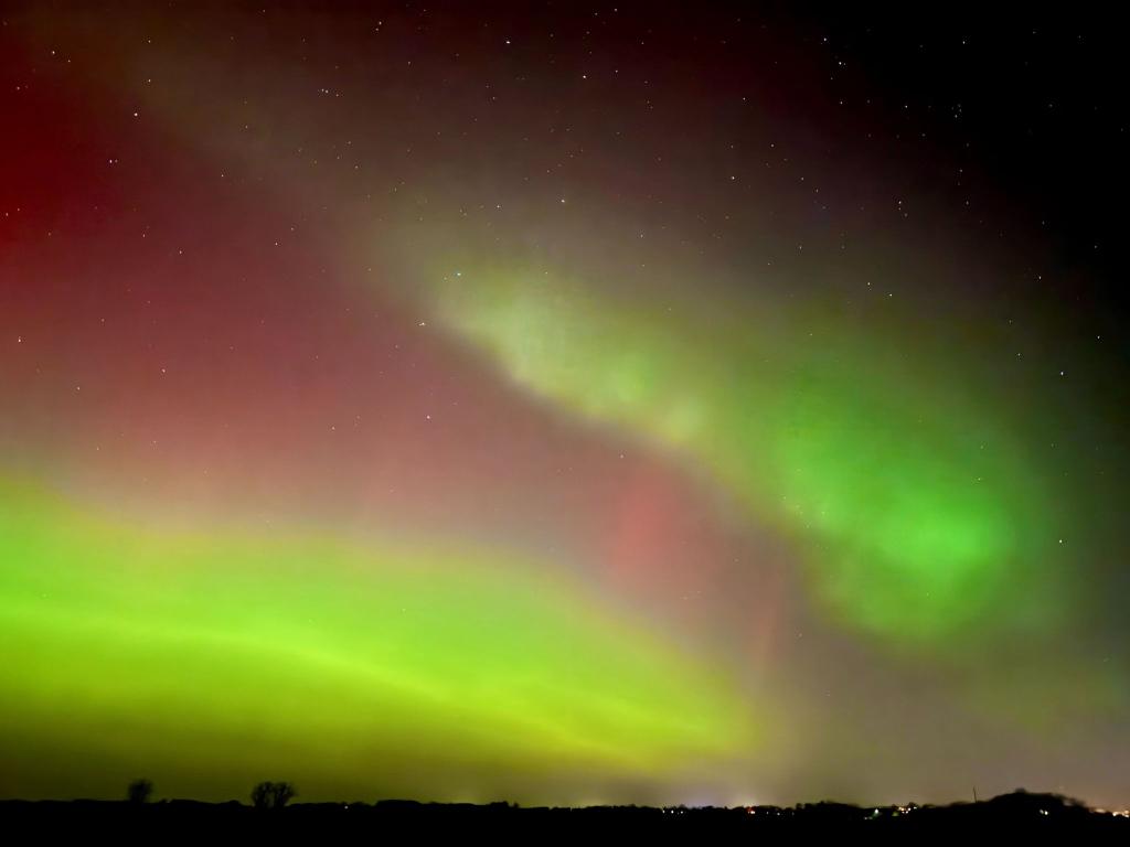 Polarlichter leuchten über Sachsen-Anhalt. - Foto: Thomas Schulz/dpa