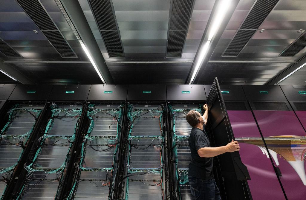 «Wenn man die Kernsysteme nicht modernisiert, redet man mit KI nur etwas schön.» (Archivbild) - Foto: Marijan Murat/dpa