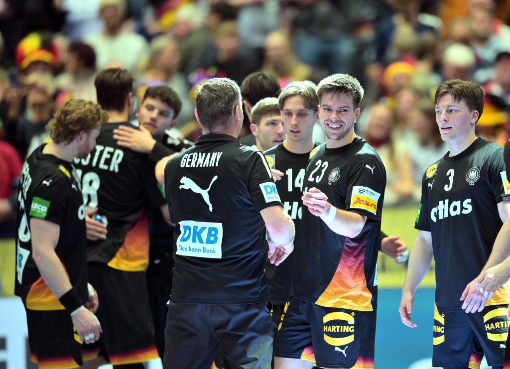Die deutschen Handballer gehen mit großer Zuversicht in die EM-Hauptrunde. - Foto: Sina Schuldt/dpa