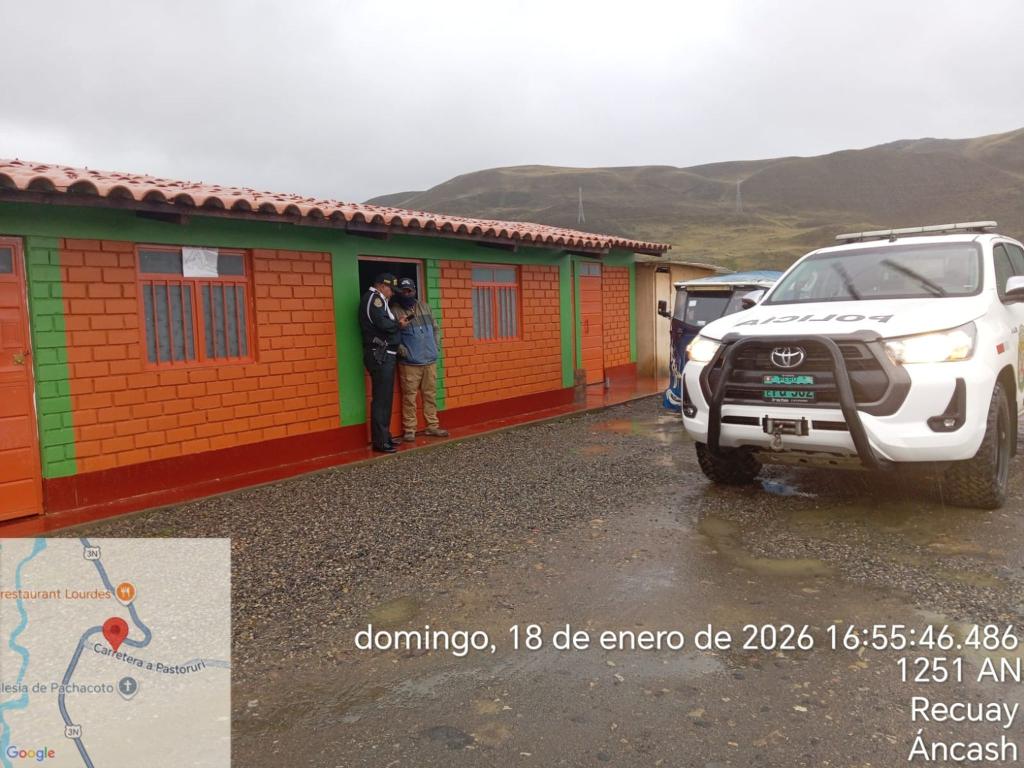 Laut lokalen Medienberichten hatte sich der junge Mann während eines plötzlichen Unwetters in ein Zelt zurückgezogen und wurde dabei offenbar von einem Blitz getroffen. - Foto: ---/Policía de Turismo de Huaraz/dpa