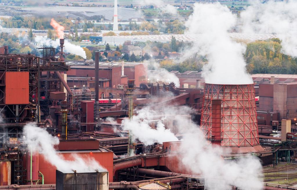 Starker Rückgang der Rohstahlproduktion 2025: Die Stahlindustrie spricht vom vierten Krisenjahr in Folge. (Symbolbild) - Foto: Julian Stratenschulte/dpa