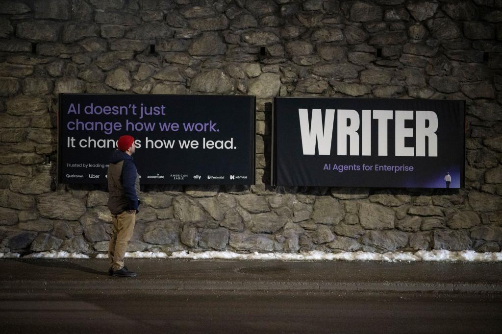 Sind Mitarbeiter geschult für den Umgang mit KI? Die Meinungen klaffen auseinander. (Archivbild) - Foto: Gian Ehrenzeller/KEYSTONE/dpa