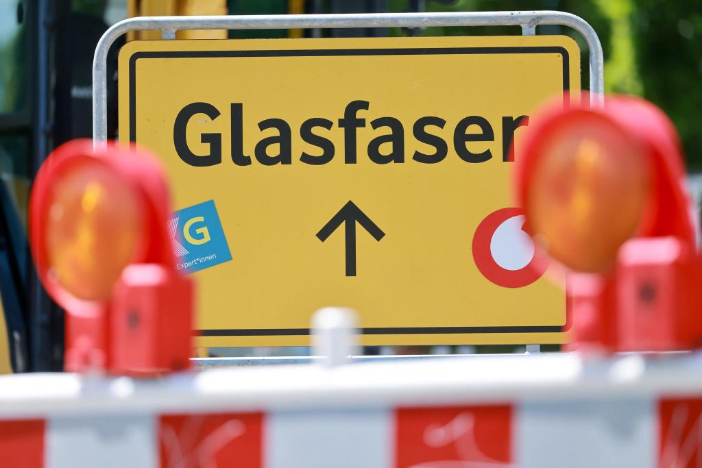 Deutschland wird Prognosen zufolge auch bis 2030 keine vollständige Abdeckung mit Glasfaser erreichen. (Symbolbild) - Foto: Michael Reichel/dpa