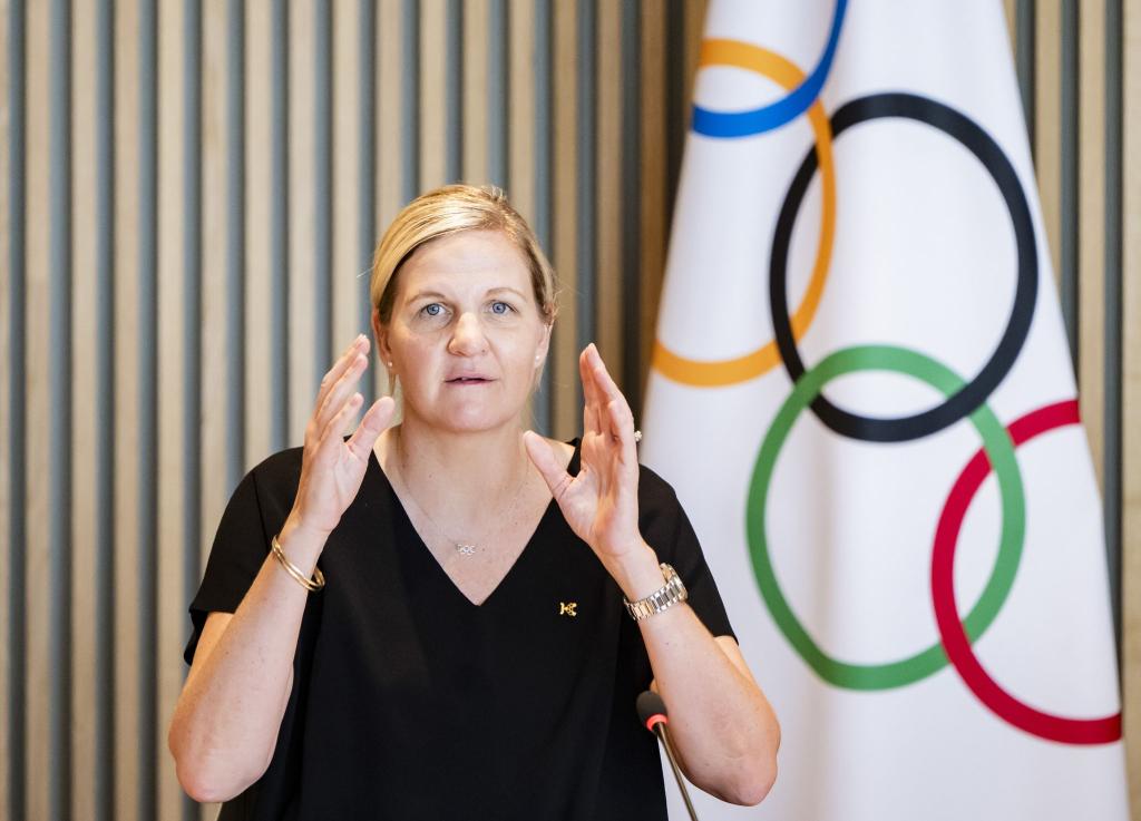 Ringt um eine Haltung zu US-Präsident Trump: IOC-Chefin Kirsty Coventry. (Archivbild) - Foto: Jean-Christophe Bott/KEYSTONE/dpa