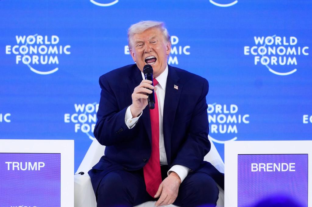 US-Präsident Donald Trump spricht rund 70 Minuten in Davos. - Foto: Markus Schreiber/AP/dpa