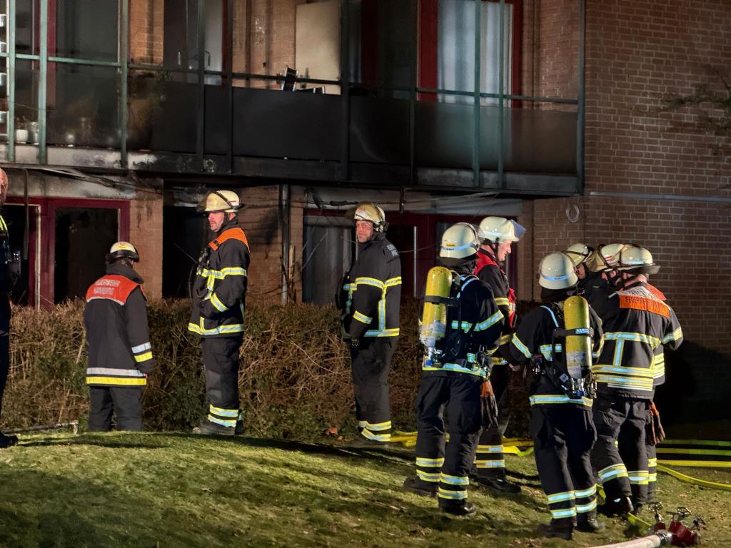 Bei dem Brand in einer Hamburger Seniorenwohnanlage kam für einen Mann jede Hilfe zu spät. - Foto: Domenic Schmidt/NEWS5/dpa