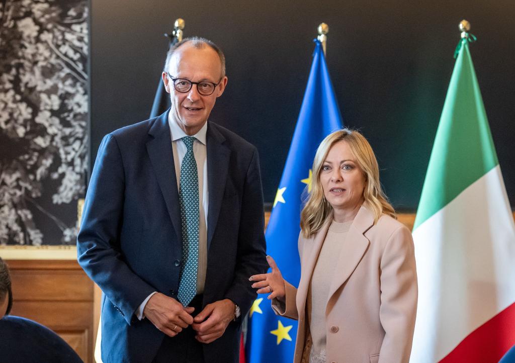 Bundeskanzler Friedrich Merz (links) und Italiens Ministerpräsidentin Giorgia Meloni treffen sich zu Regierungskonsultationen in Rom. - Foto: Michael Kappeler/dpa