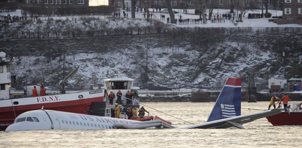 Wie durch ein Wunder überleben alle 155 Menschen an Bord die Notlandung im Hudson River. (Archivbild) - Foto: epa Lane/dpa