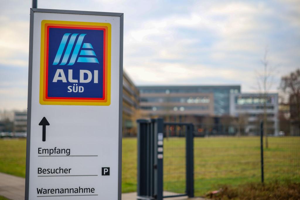 Aldi Süd beschäftigt 50.000 Menschen in Deutschland. - Foto: Christoph Reichwein/dpa