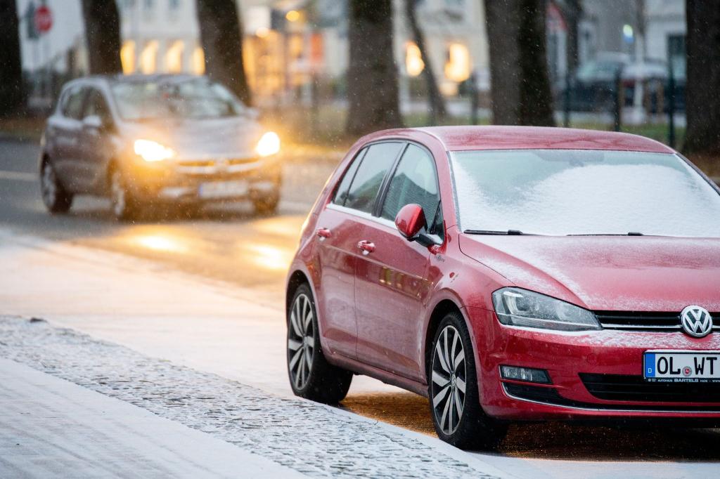 Vor allem in Baden-Württemberg und Franken soll es kräftig schneien. (Archivbild) - Foto: Hauke-Christian Dittrich/dpa