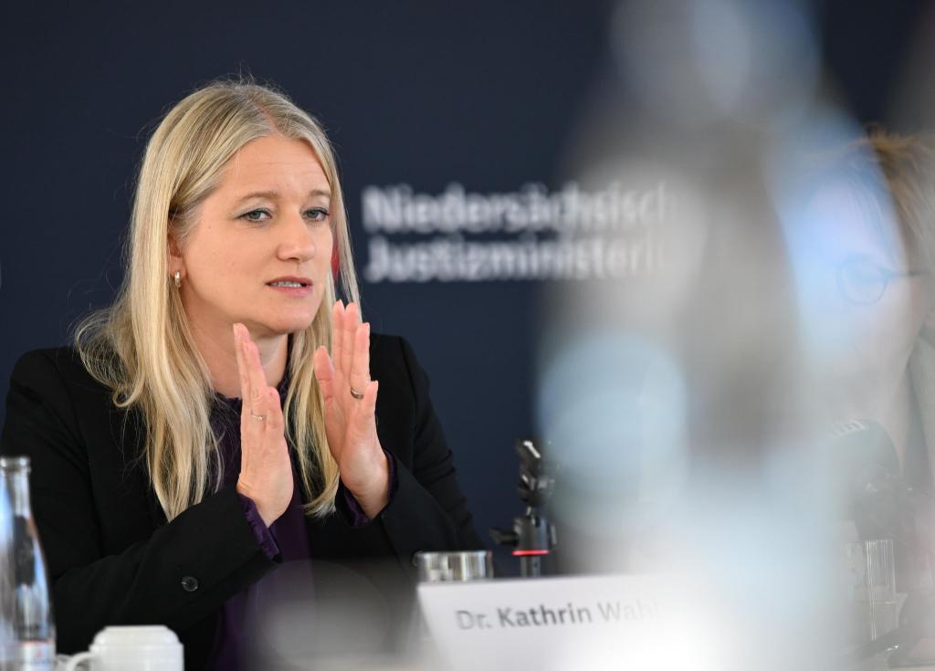 Niedersachsens Justizministerin Kathrin Wahlmann (SPD) tritt für ein Verbot von Voyeuraufnahmen ein. (Archivbild) - Foto: Shireen Broszies/dpa