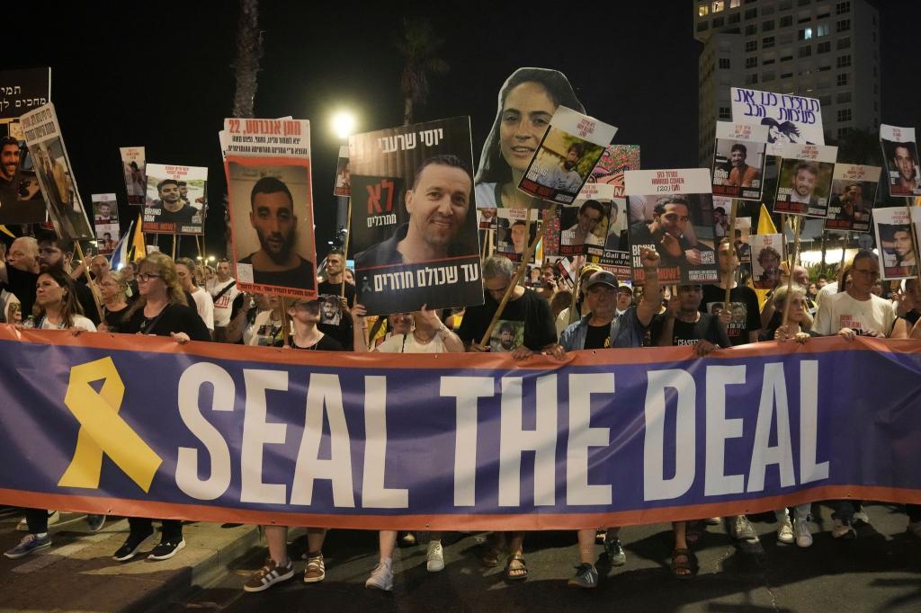 Für die Freilassung und Übergabe aller Geiseln waren monatelang Tausende Israelis auf die Straßen gegangen. (Archivbild) - Foto: Mahmoud Illean/AP/dpa