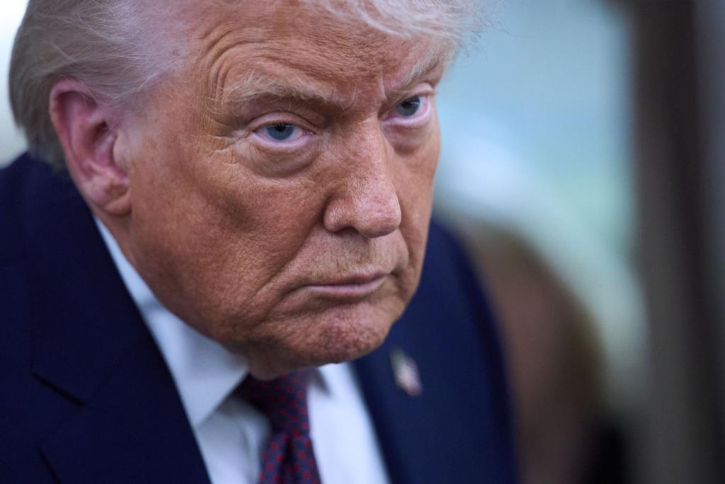 Die USA haben nach Worten Trumps eine «Armada» nahe dem Iran stationiert. (Archivbild) - Foto: Evan Vucci/AP/dpa