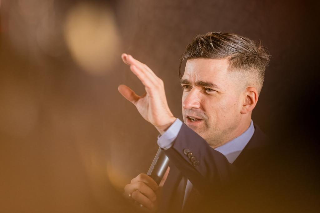 Martin Sellner gilt als Vordenker und Leitfigur der Identitären Bewegung. (Archivbild) - Foto: Frank Hammerschmidt/dpa