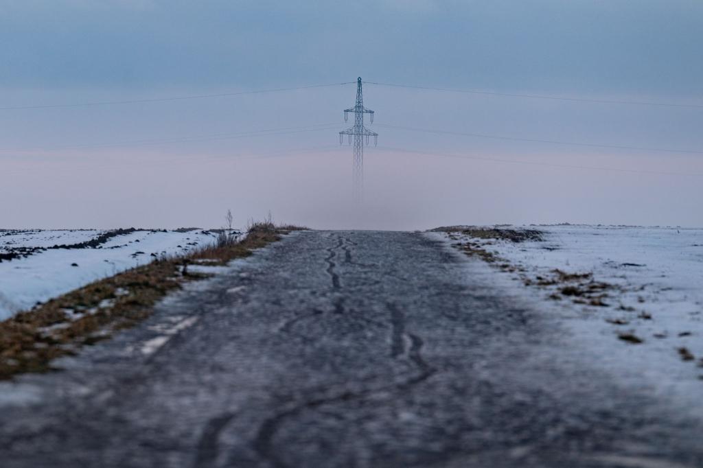 Nach einer kurzen Wetterpause kehrt der Winter mit Schnee, Regen und Glätte zurück. - Foto: Armin Weigel/dpa