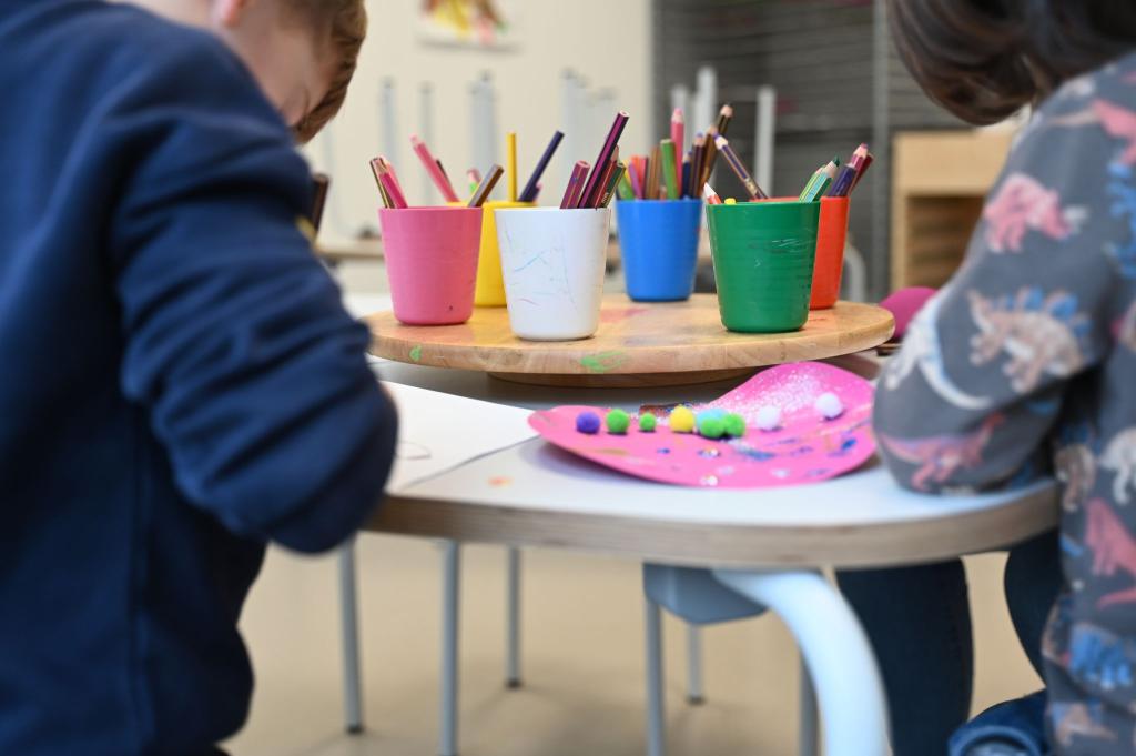 Nur in wenigen Kitas ist die Personalausstattung laut einer Studie optimal. (Archivbild) - Foto: Maximilian von Klenze/dpa