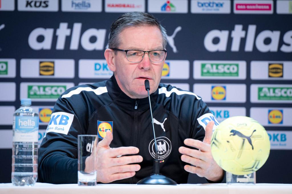 Auf die deutschen Handballer um Bundestrainer Alfred Gislason wartet gegen Frankreich ein Endspiel ums EM-Halbfinale. - Foto: Sina Schuldt/dpa