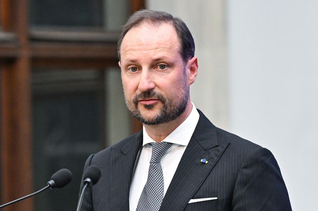 Kronprinz Haakon wird kommende Woche nicht beim Prozess gegen seinen Stiefsohn dabei sein. - Foto: Radek Pietruszka/PAP/dpa