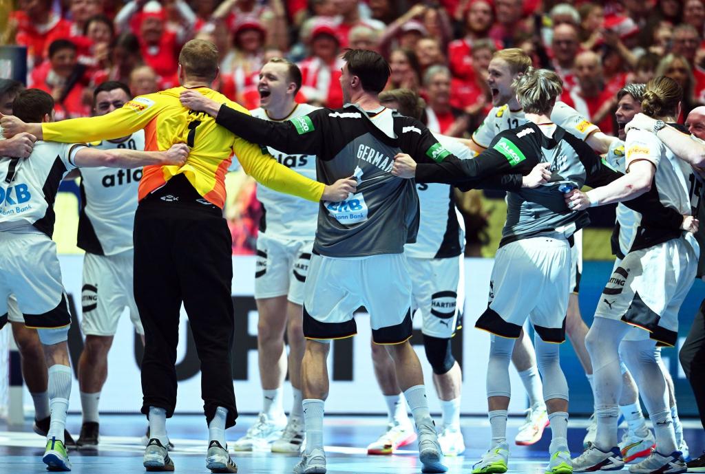 Die deutschen Handballer stehen im EM-Halbfinale. - Foto: Sina Schuldt/dpa