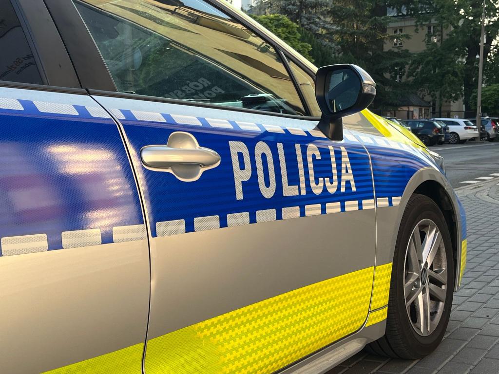 Ein Autofahrer in Polen hat mit seinem Wagen zwei Männer auf ihrem Schlitten gezogen. Einer wurde getötet, der andere schwer verletzt. (Symbolbild) - Foto: Doris Heimann/dpa