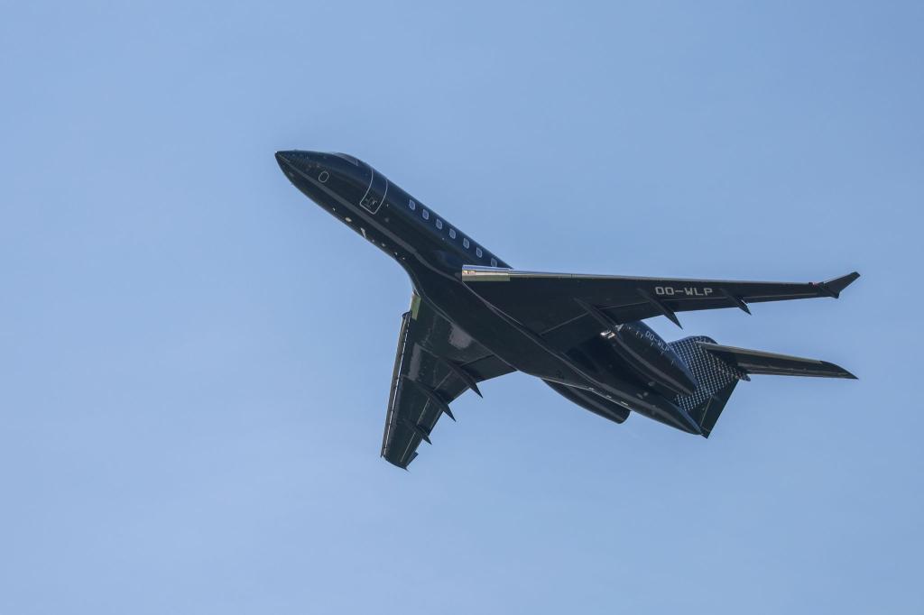 US-Präsident Donald Trump droht Kanada mit einem neuen Strafzoll, was wohl vor allem den Flugzeughersteller Bombardier treffen würde. (Symbolbild) - Foto: Jan Woitas/dpa