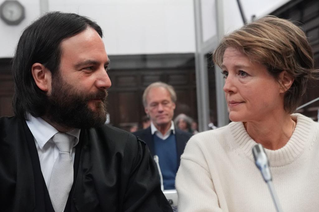 Nach einer dramatischen Szene im Gerichtssaal wurde der Prozess kurz unterbrochen. - Foto: Marcus Brandt/Pool dpa/dpa