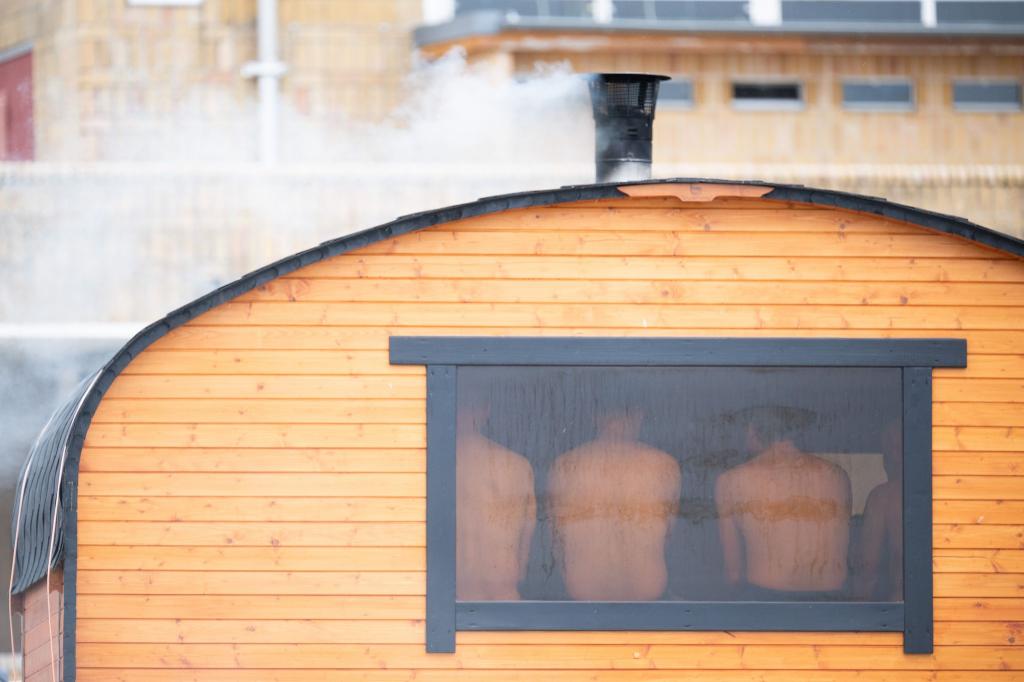 Ungewolltes Filmen in der Sauna könnte künftig strafbar werden. - Foto: Sebastian Christoph Gollnow/dpa