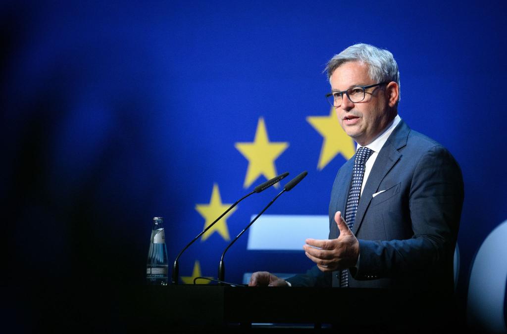 EU-Migrationskommissar Magnus Brunner setzt sich für die Abschiebung von Straftätern nach Syrien ein. (Archivbild) - Foto: Bernd von Jutrczenka/dpa