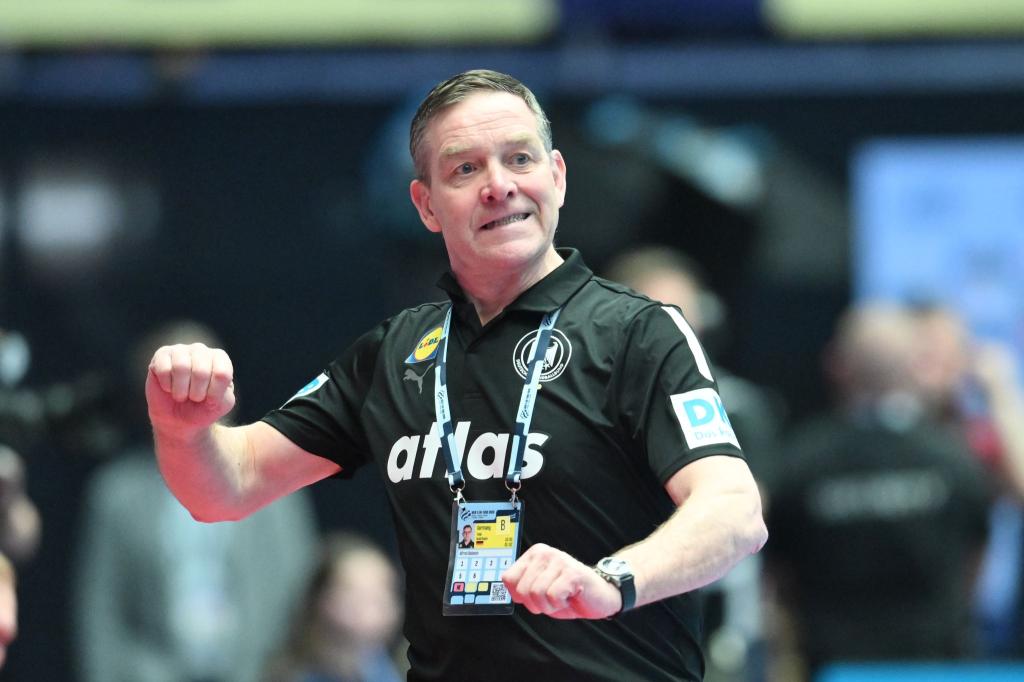 Sieht sich in seiner Arbeit bestätigt: Bundestrainer Alfred Gislason. - Foto: Sina Schuldt/dpa