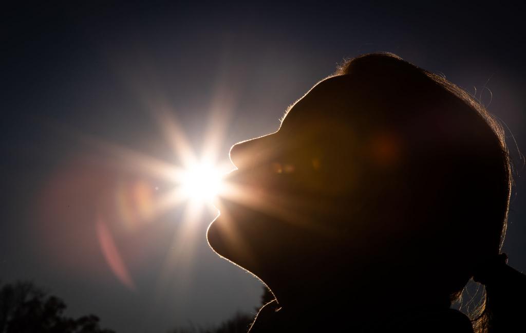Über die Haut wird ein Großteil von Vitamin D im Körper gebildet. (Symbolbild) - Foto: Friso Gentsch/dpa