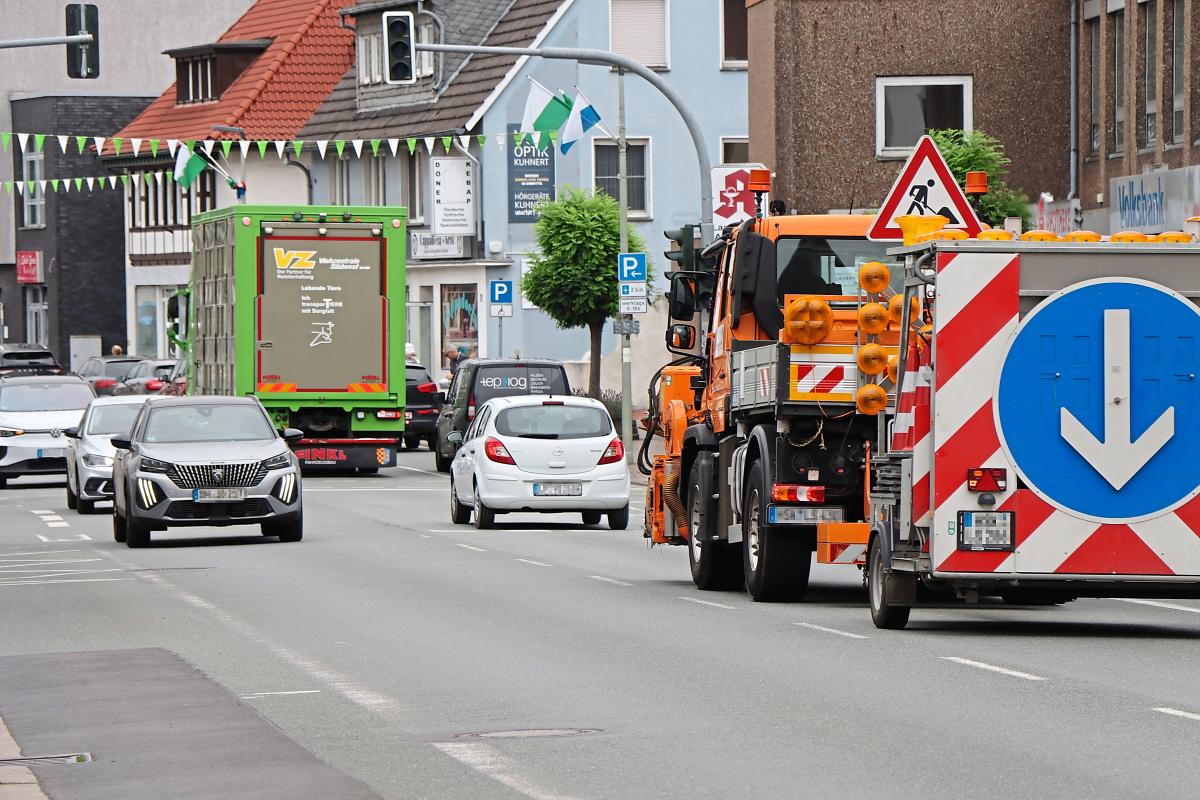 Weniger Verkehr im Erwitter Ortskern ist nicht in Sicht: Dass es mit den Umgehungsstraßen nicht weitergehe, ist für die BG eine der größten Enttäuschungen. - Archivfoto: Ulrike Dietz